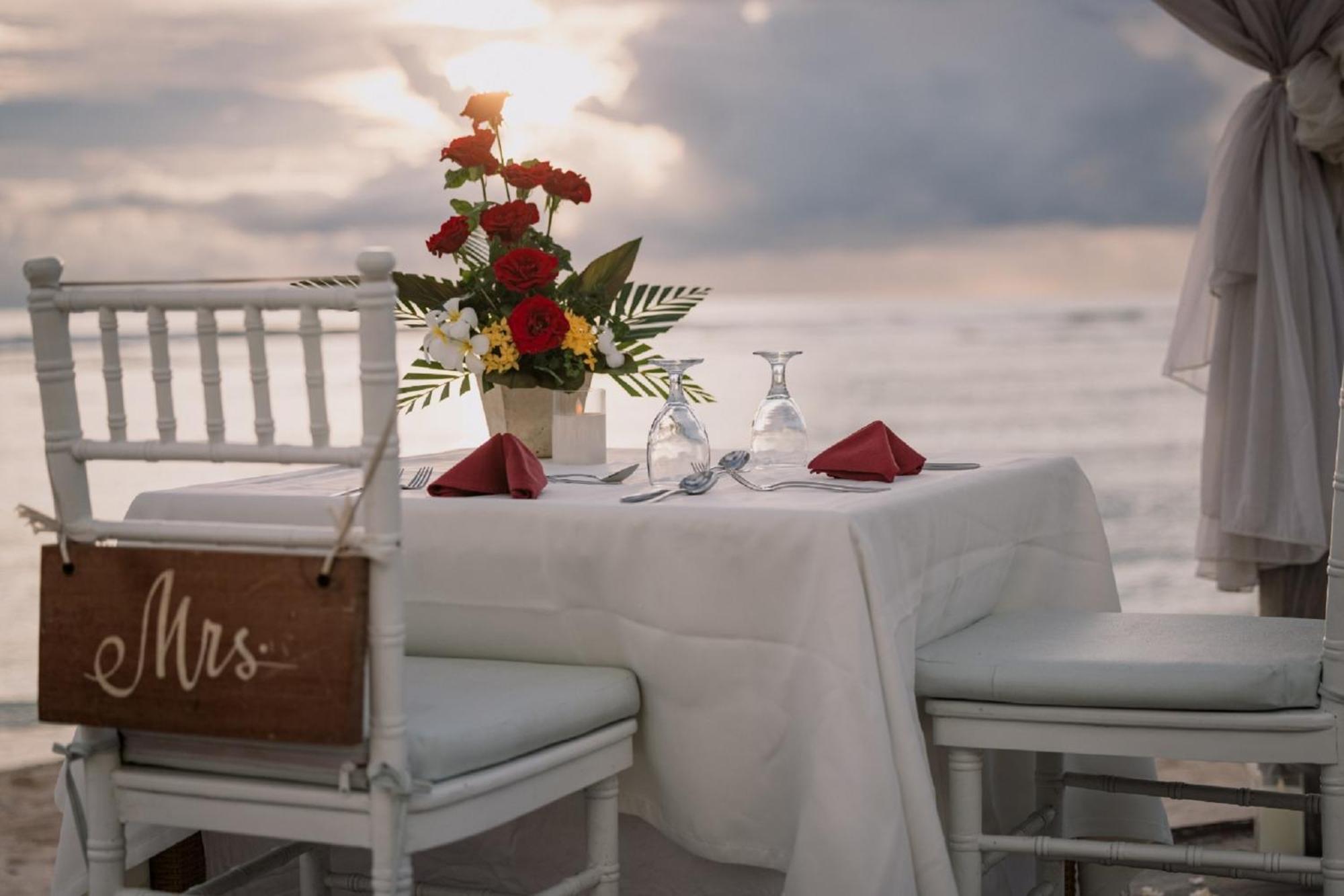 Ombak Sunset Hotel Gili Trawangan Exterior foto