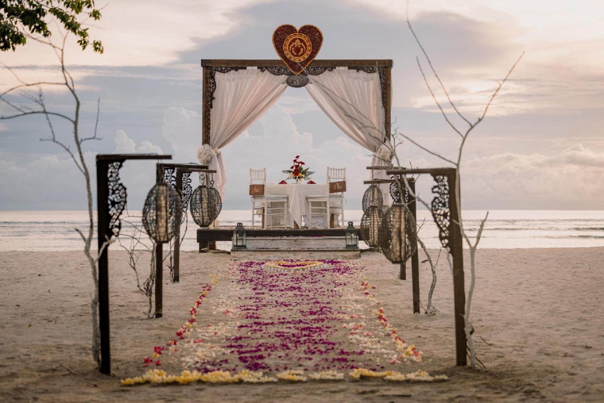 Ombak Sunset Hotel Gili Trawangan Exterior foto