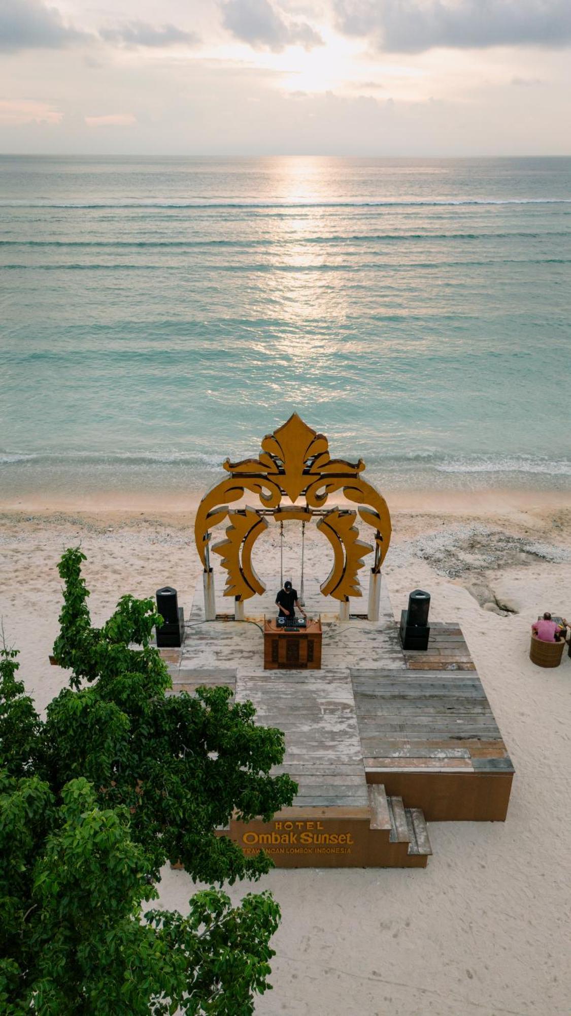 Ombak Sunset Hotel Gili Trawangan Exterior foto